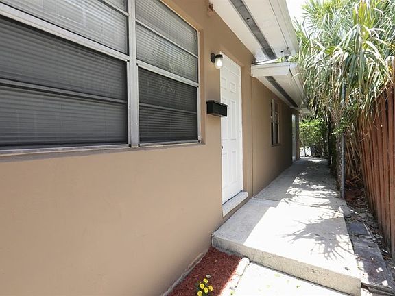 4th image of 16975 NE 21st Ave #2