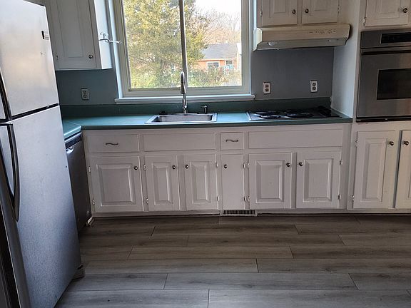 4th image of 8400 Zell Ln