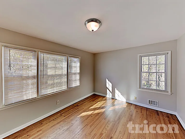 1606 Huntington Dr — Photo 10
