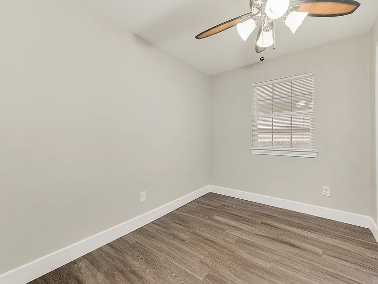 913 Live Oak St #A — Photo 5