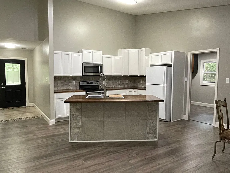 5513 Gondolier Dr — Photo 8