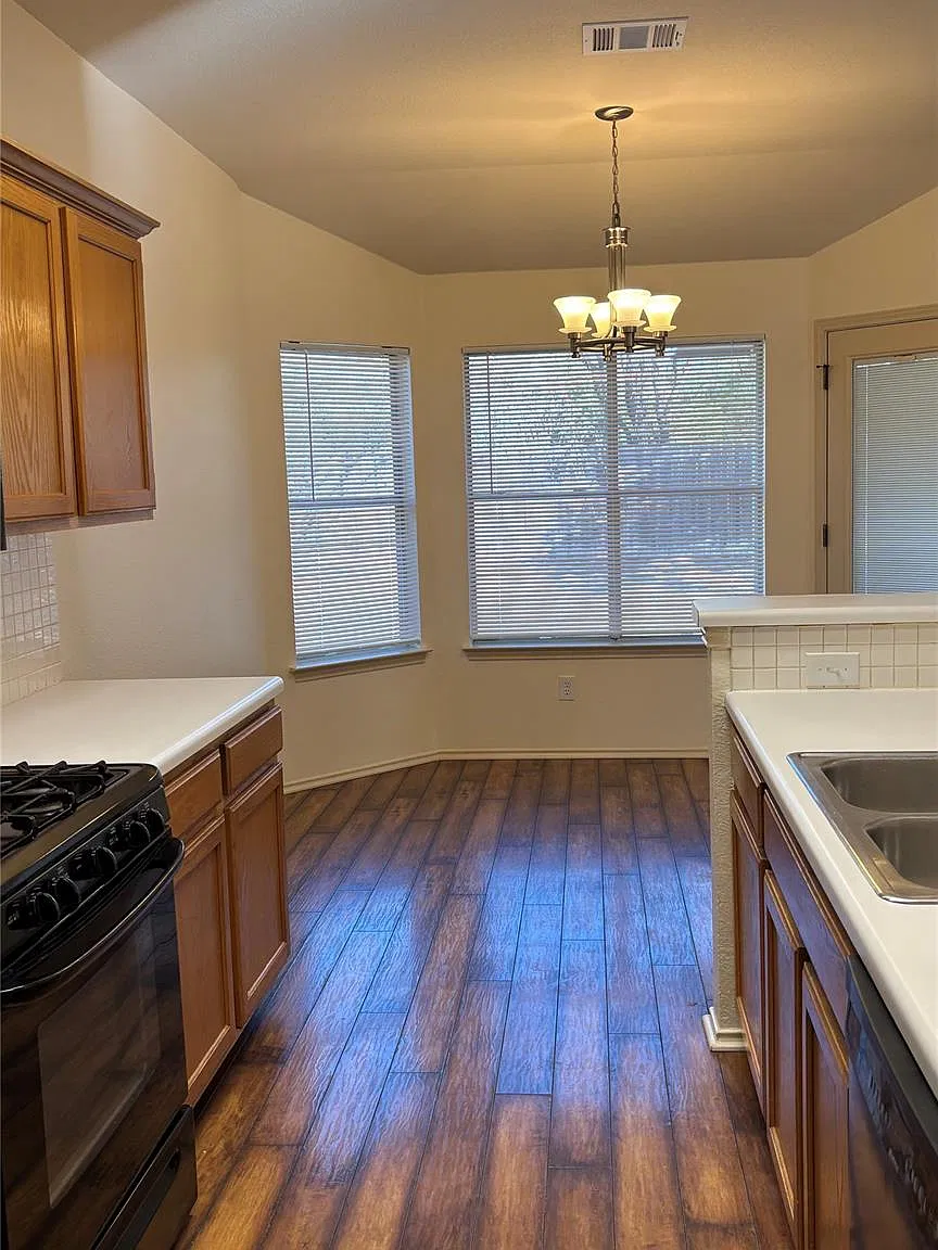 3 bed, 2.0 bath, 1442 sqft, $1,795 — Photo 4