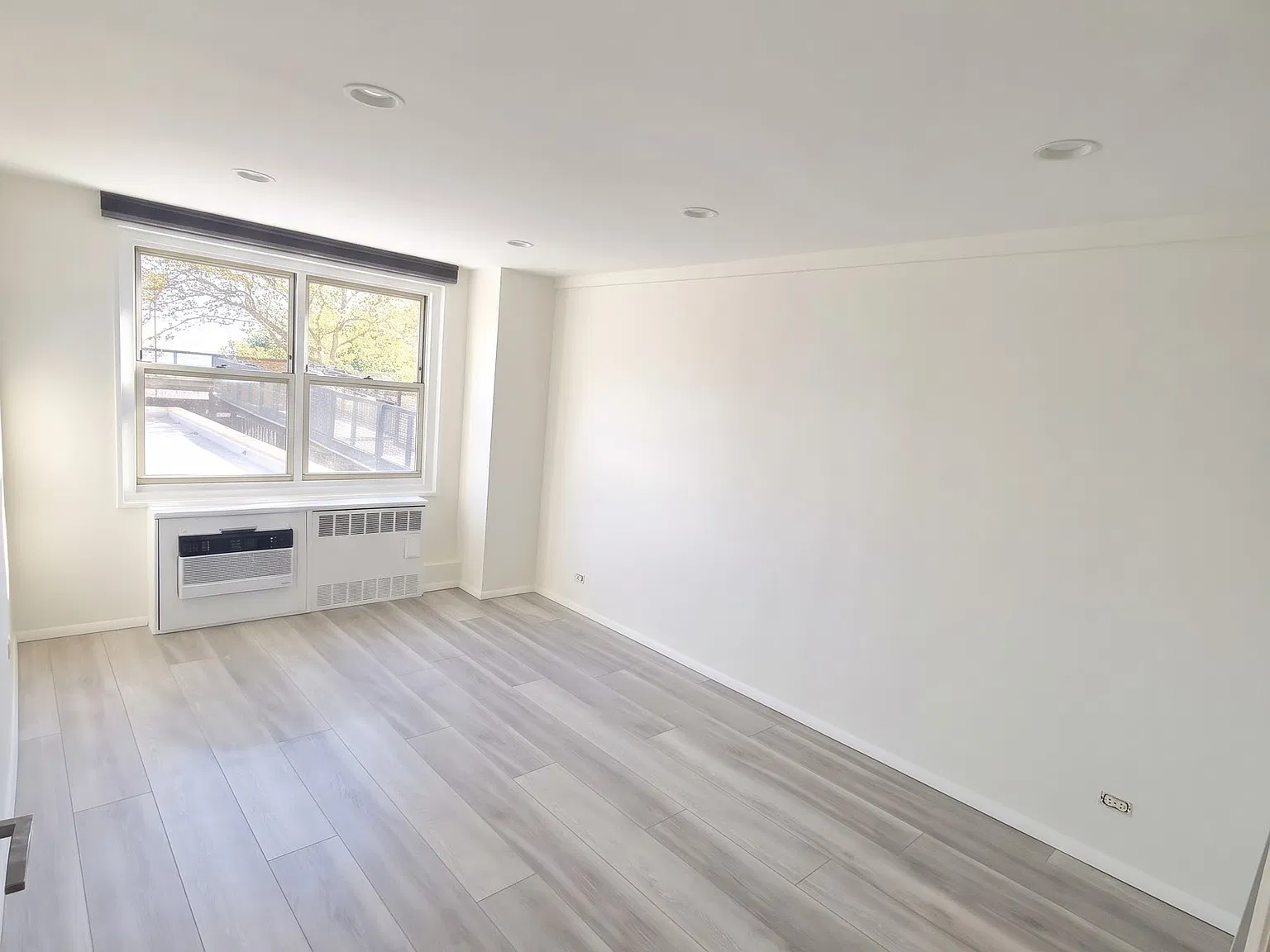 2 bed, 1250 sqft, $3,850 — Photo 4
