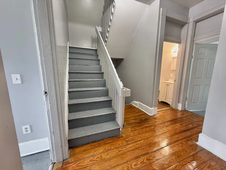 2271 Vine St — Photo 16