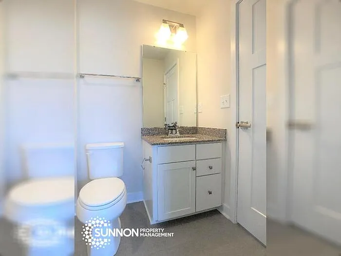 462 W Tremont Ave — Photo 24