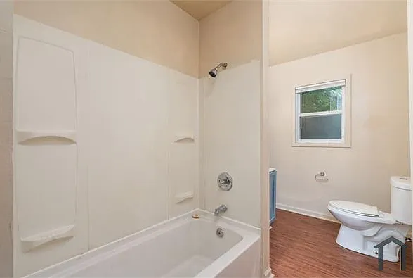 48 S Richardson Ave — Photo 19