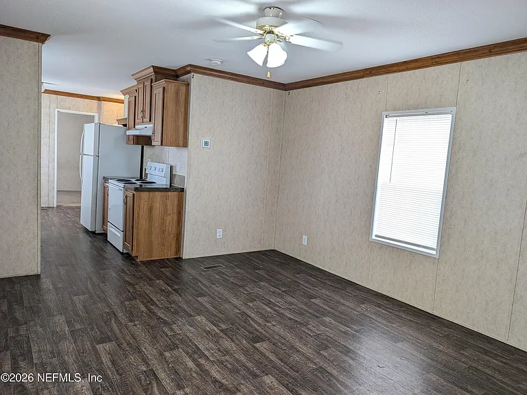 125 Hayman Dr — Photo 4