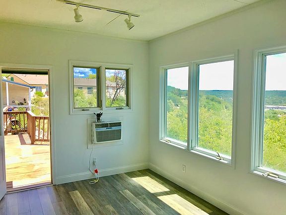 4th image of 1008 Edinburgh Dr N