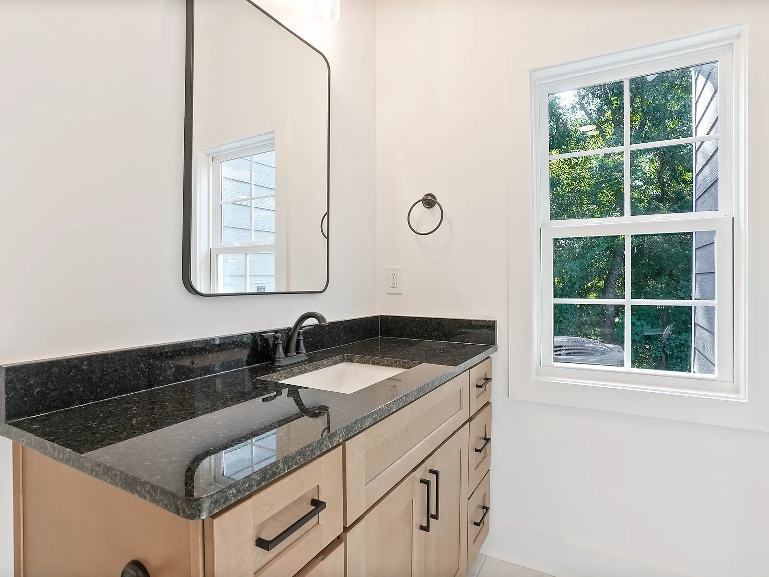 2 bed, 1237 sqft, $1,750 — Photo 3