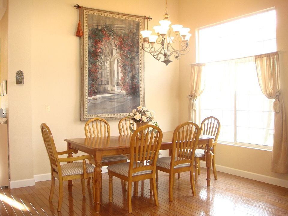Formal dining/living room