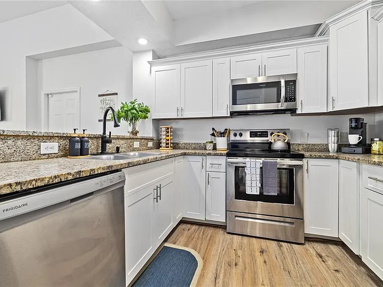 9415 Citrus Glen Pl — Photo 9