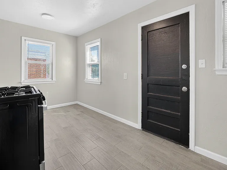 4612 N Classen Blvd — Photo 14