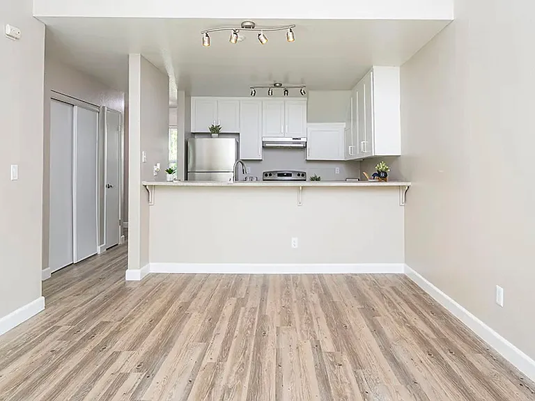 Americana Apartments — Photo 12