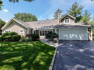 29 Arbor Rd, Roslyn Heights, NY 11577