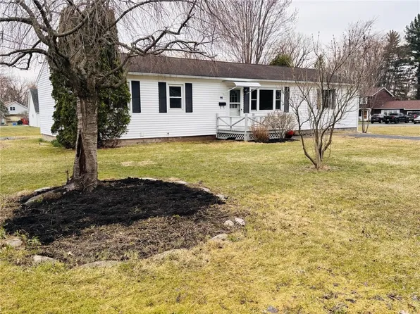 98 Norris Dr, Waterloo, NY 13165