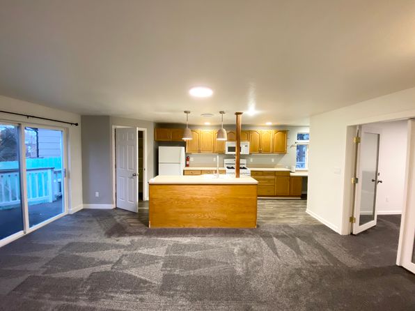 2464 NE Ravenwood Dr