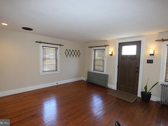 2nd image of 34 Elm St