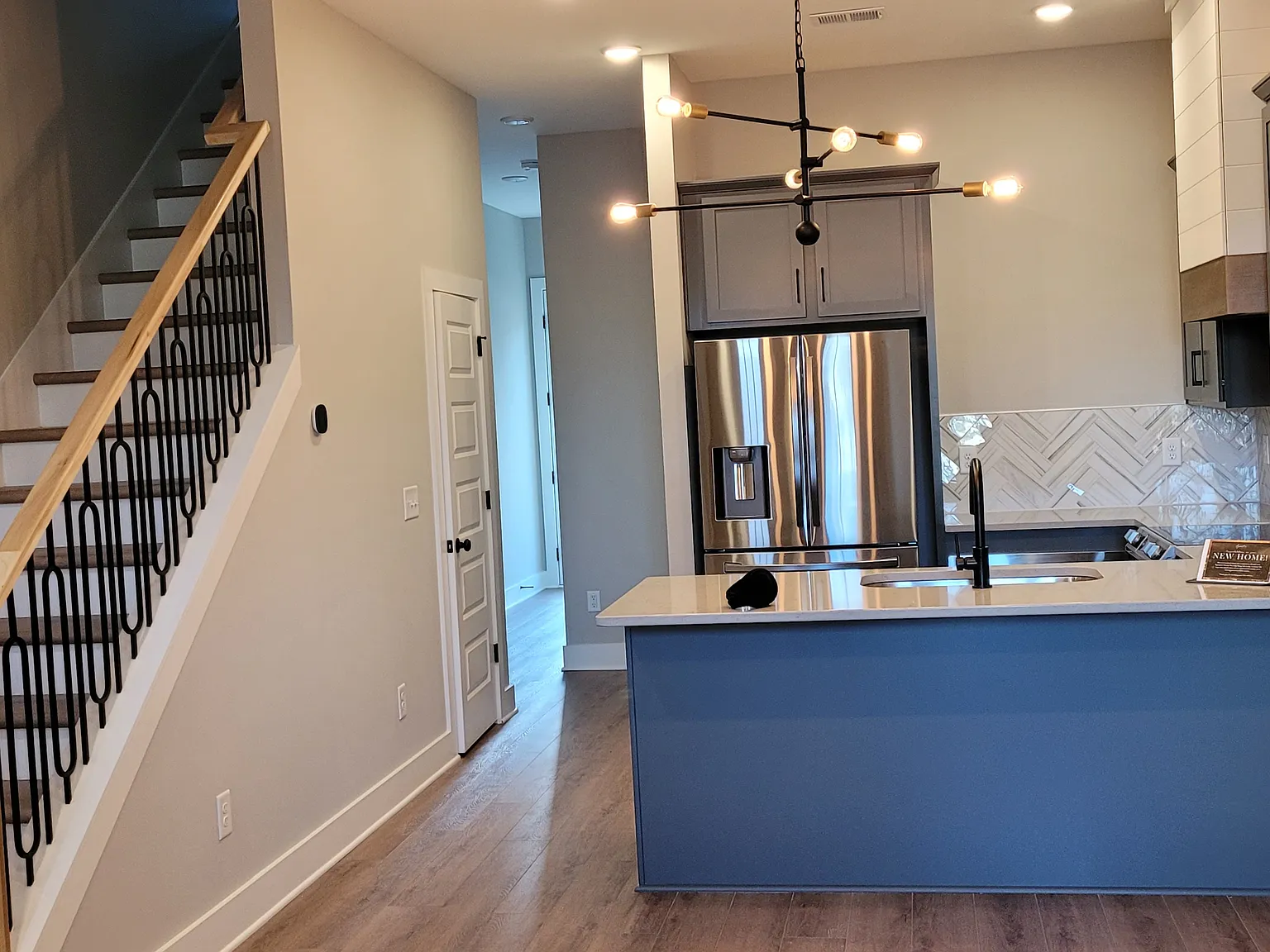 3 bed, 1380 sqft, $2,285 — Photo 4