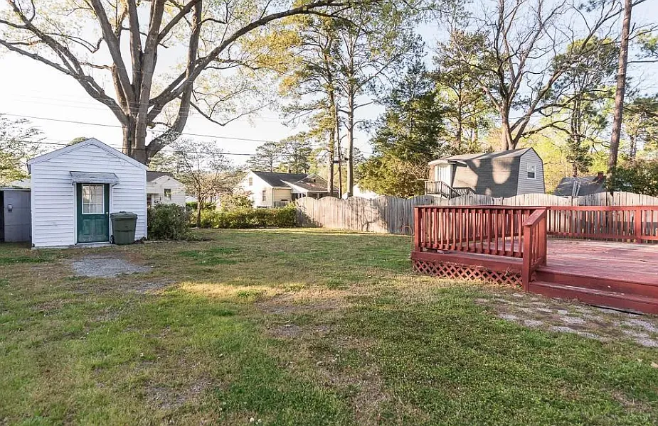 4 bed, 1.5 bath, 1950 sqft, $2,200 — Photo 2