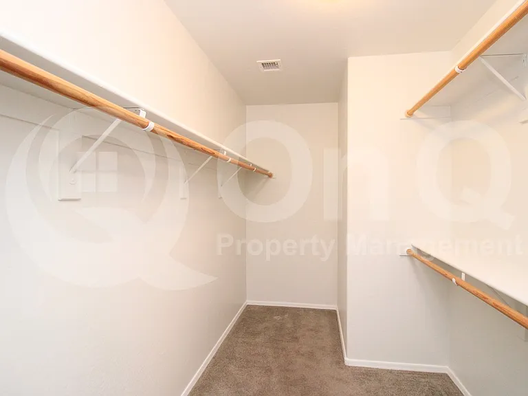 913 E Gary Ln — Photo 21