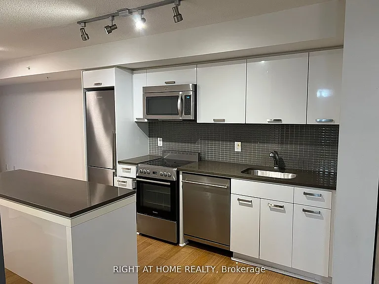295 Adelaide St W #722 — Photo 4