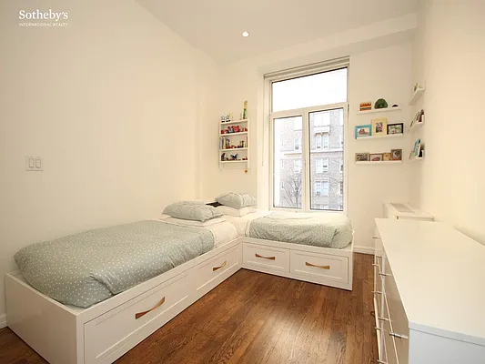 Rented by Sotheby's International Realty | media 32