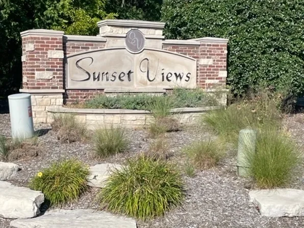 6N115 E Sunset Views Dr #12, Saint Charles, IL 60175
