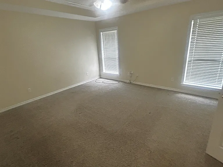 3744 Essen Loop — Photo 5