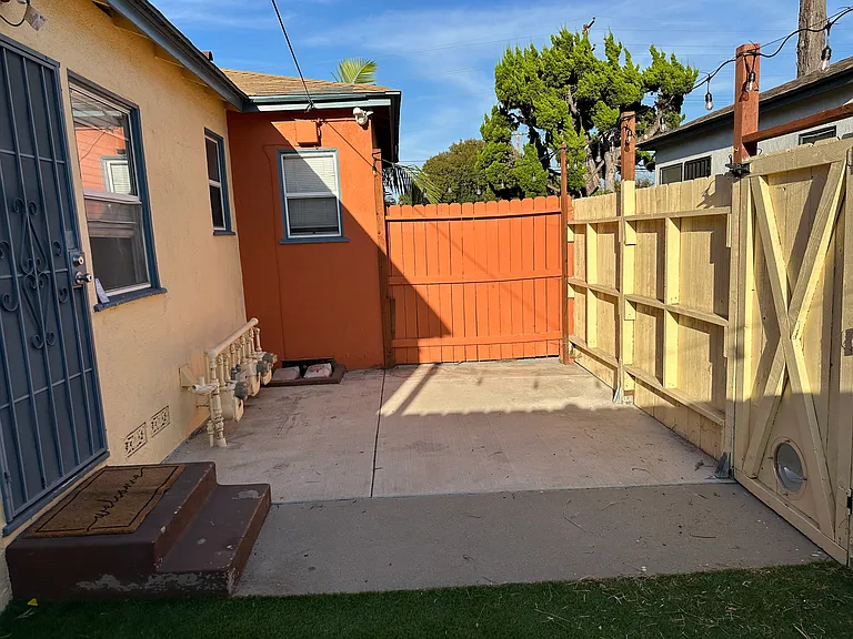 Patio - back gate must allow accessibility to the gas company for the meters.