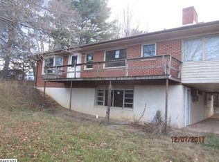 8244 N Lee Hwy, Raphine, VA 24472