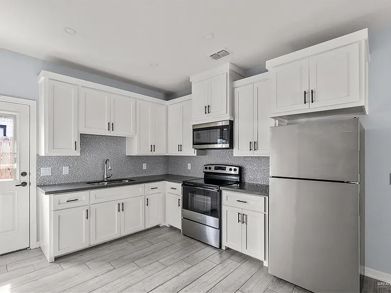 713 S Maryland St #4 — Photo 5