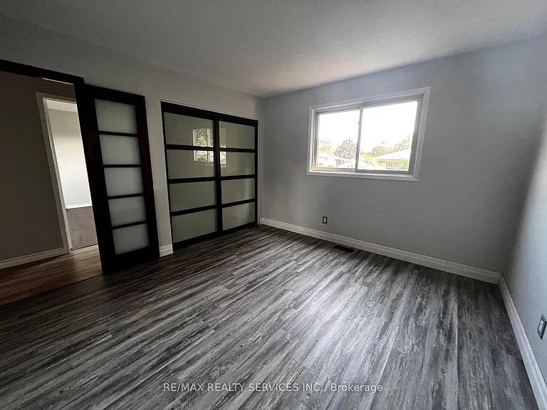 17 Renny Cres — Photo 11