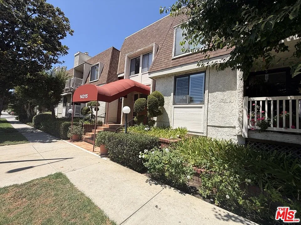 2 bed, 2.0 bath, 1190 sqft, $3,450 — Photo 1