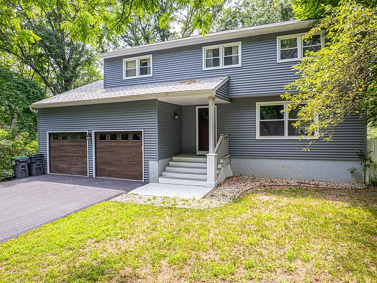 33 Concord Dr — Photo 1
