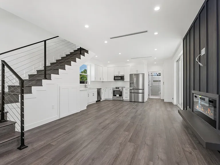 1325 W Ash Ave #B — Photo 3