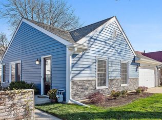 926 Churchill Dr, Naperville, IL 60563