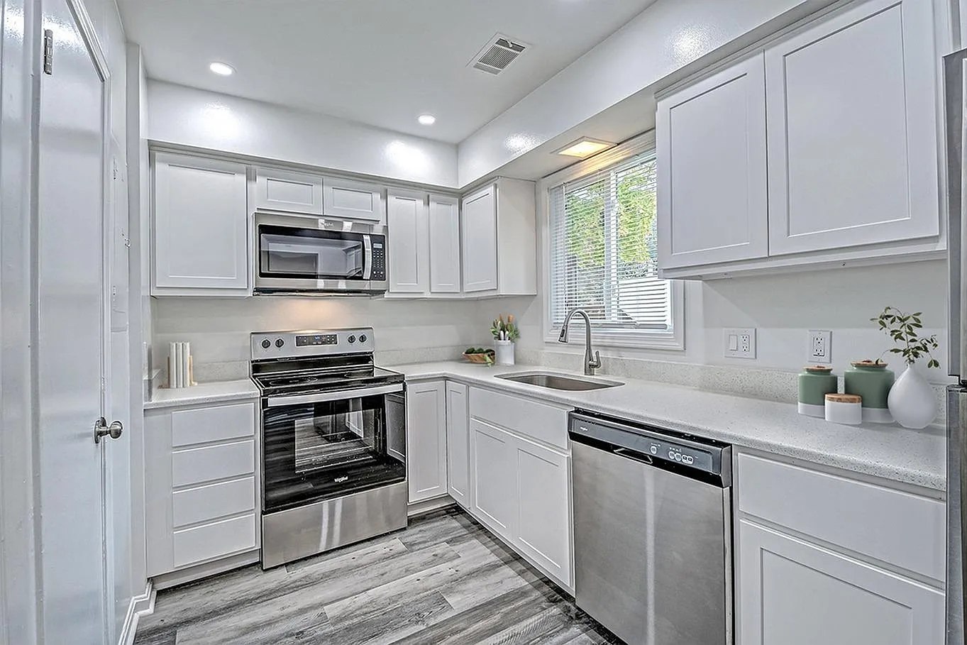 Woodside Village Apartments — Photo 1