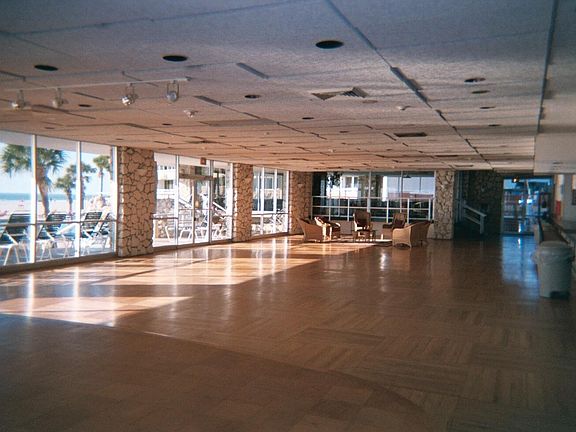 Ballroom for dinner dances, meetings, bingo etc
