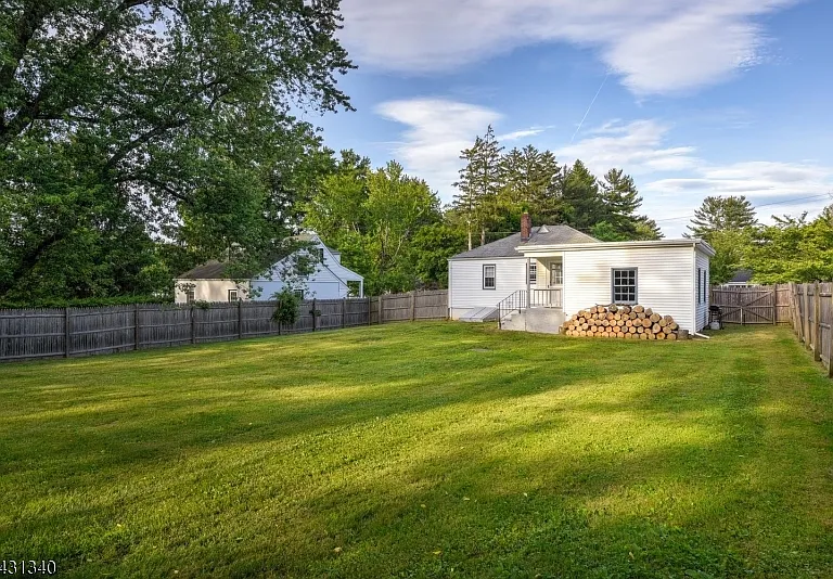 10 Lake Dr — Photo 37