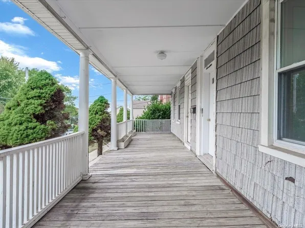 17 3rd Avenue, North Hempstead, NY 11050