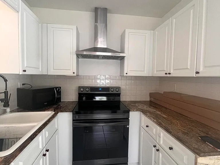 3300 SW 32nd Ct — Photo 9