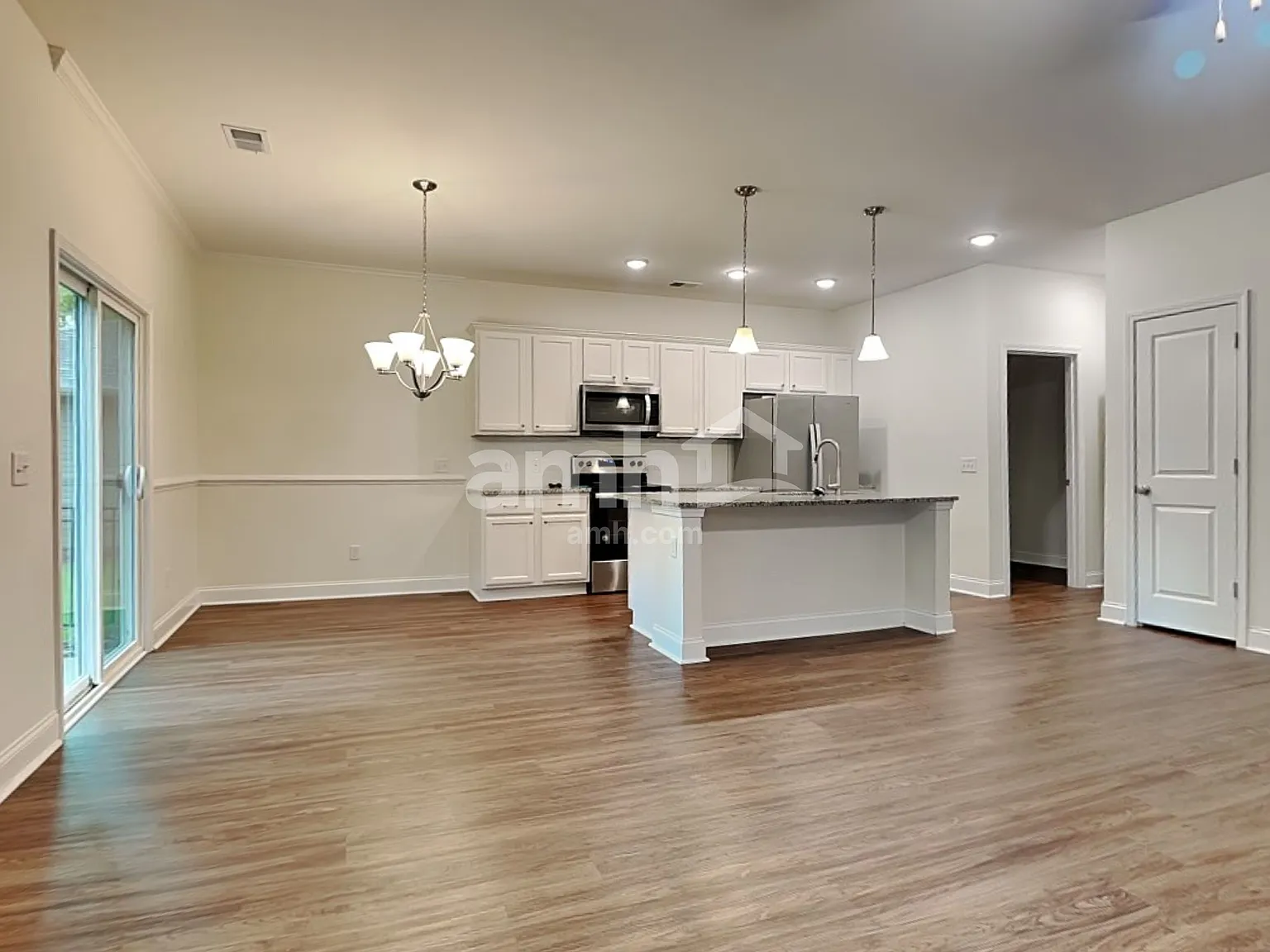 4 bed, 2.5 bath, 1886 sqft, $2,480 — Photo 4