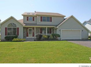 63 Meadow Creek Cir, Rochester, NY 14626