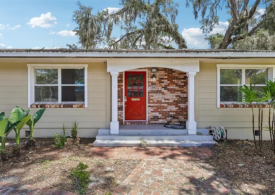 1st image of 211 Prado Pl