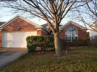 233 High Pointe Ln, Cedar Hill, TX 75104