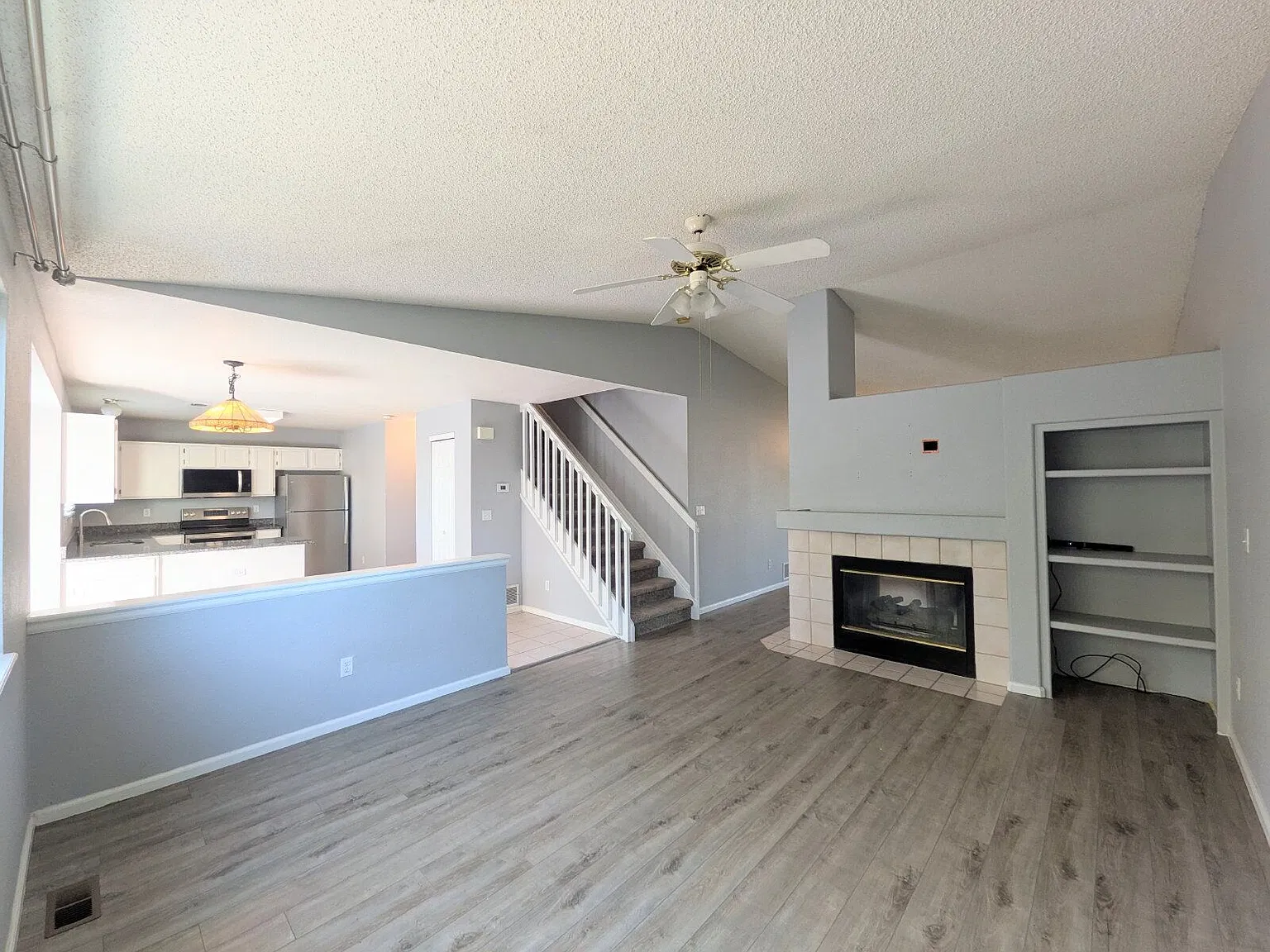3 bed, 2.5 bath, 2088 sqft, $3,000 — Photo 4