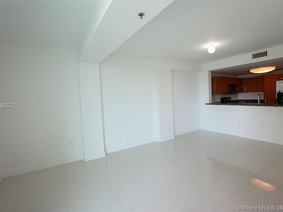 4th image of 6362 Collins Ave #6362
