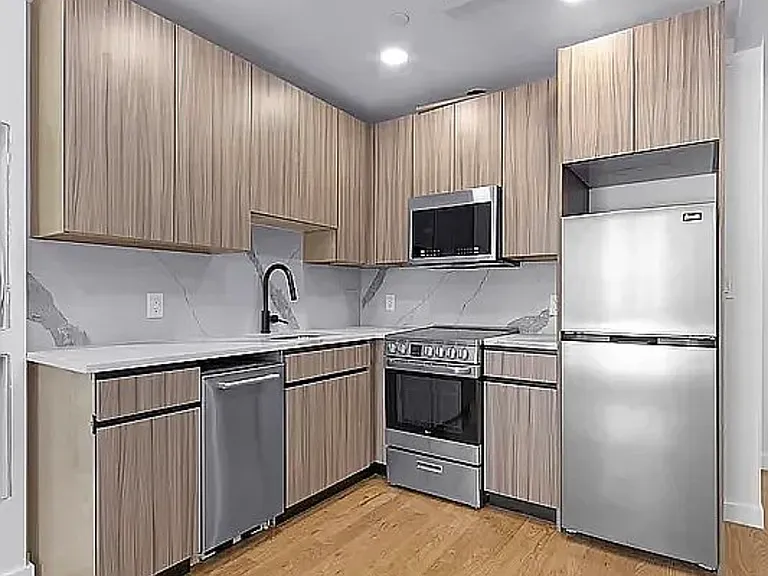 139 Meserole St #2R — Photo 4