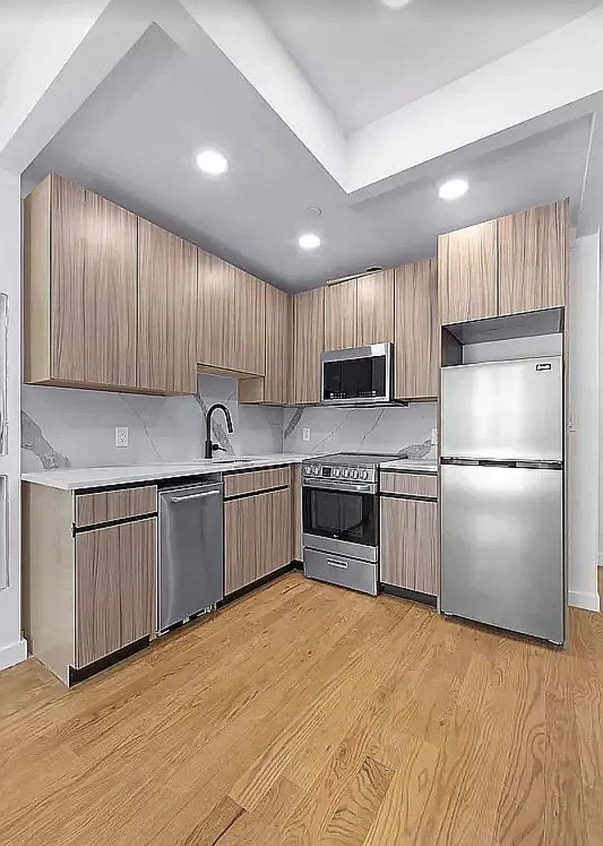 Building Photo - 139 Meserole St #2F