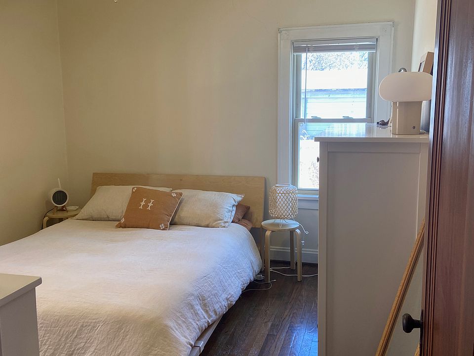 1st image of 3262 Indianola Ave APT A